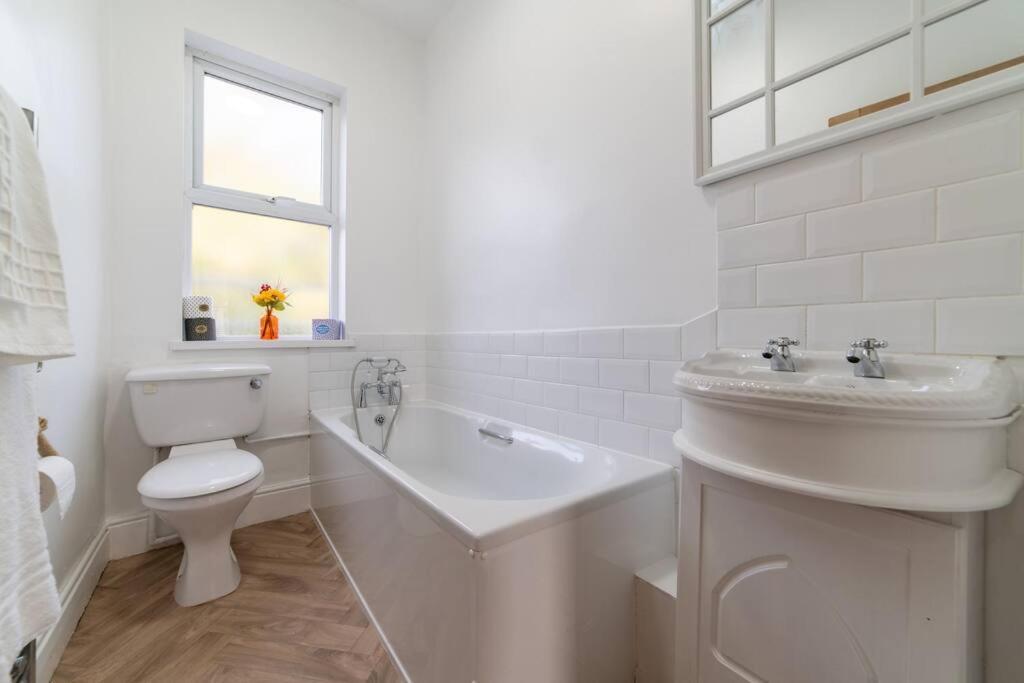 Orange Rentals- Victorian 4-Bed Home Near Lark Lane - Free Parking Liverpool Eksteriør bilde