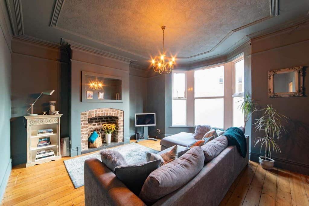 Orange Rentals- Victorian 4-Bed Home Near Lark Lane - Free Parking Liverpool Eksteriør bilde