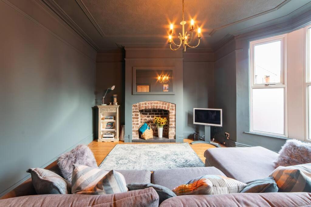 Orange Rentals- Victorian 4-Bed Home Near Lark Lane - Free Parking Liverpool Eksteriør bilde