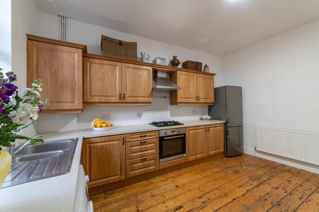 Orange Rentals- Victorian 4-Bed Home Near Lark Lane - Free Parking Liverpool Eksteriør bilde