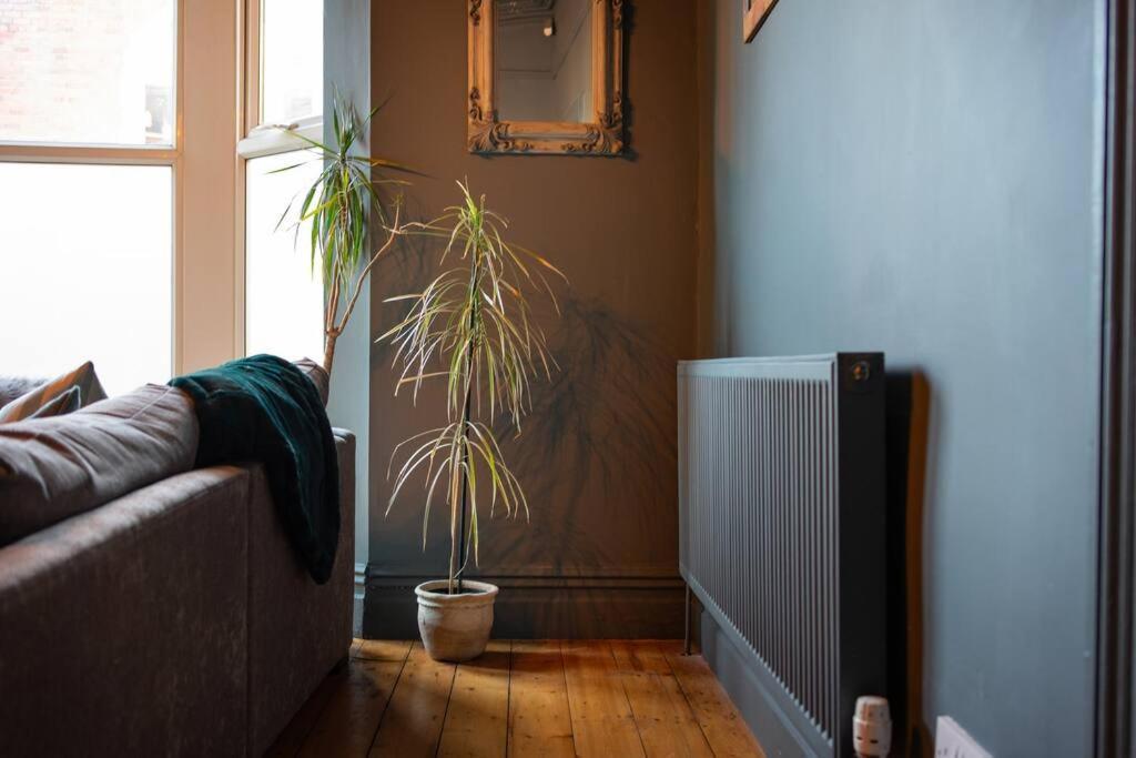 Orange Rentals- Victorian 4-Bed Home Near Lark Lane - Free Parking Liverpool Eksteriør bilde