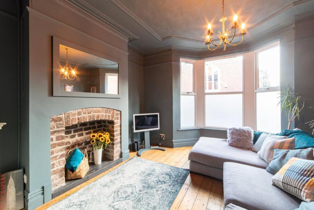 Orange Rentals- Victorian 4-Bed Home Near Lark Lane - Free Parking Liverpool Eksteriør bilde