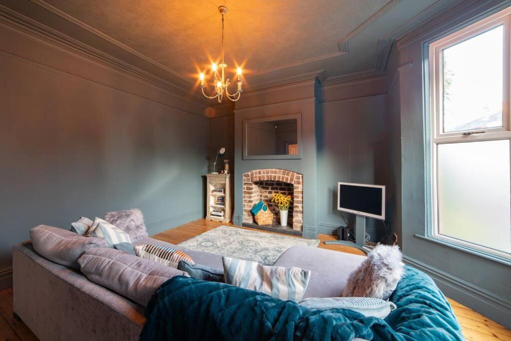 Orange Rentals- Victorian 4-Bed Home Near Lark Lane - Free Parking Liverpool Eksteriør bilde